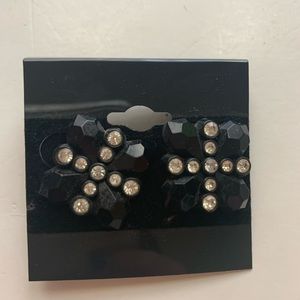 Black costume jewelry earrings (1639)